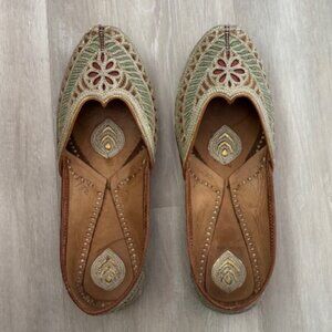 Elegant Bridal Punjabi Jutti - Traditional Handmade Leather Wedding Footwear